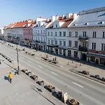 Apartament luster i obrazów