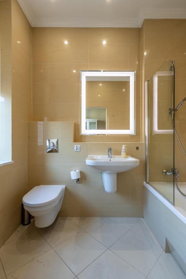Luster I Obrazów Apartament Warszawa